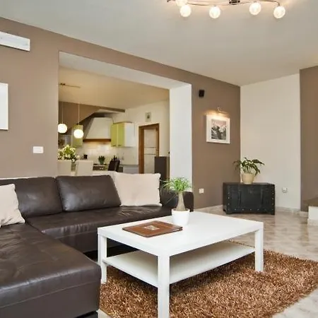 Дом отдыха House In With Balcony, Air Conditioning, W-lan, Washing Machine *