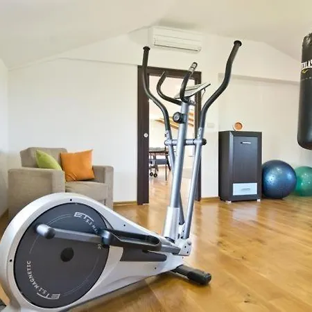 House In With Balcony, Air Conditioning, W-lan, Washing Machine Буйе