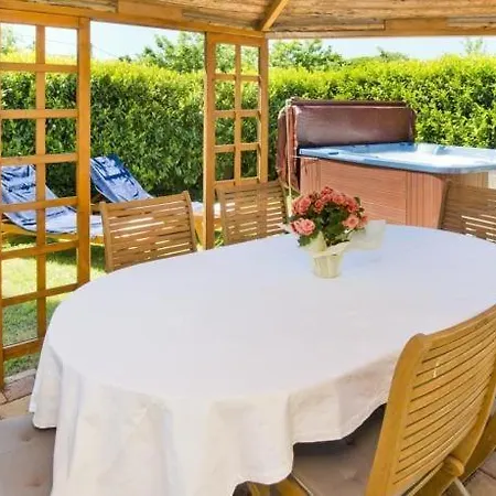 Holiday home House In With Balcony, Air Conditioning, W-lan, Washing Machine Buje