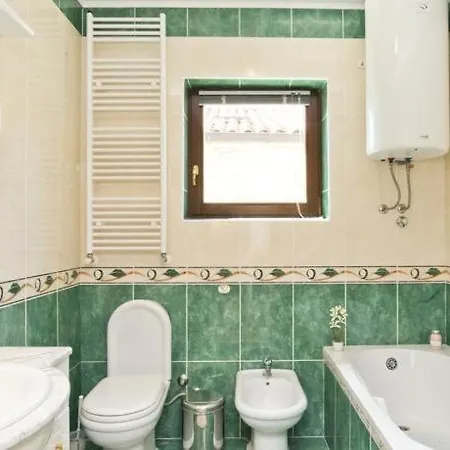 House In With Balcony, Air Conditioning, W-lan, Washing Machine Holiday home *